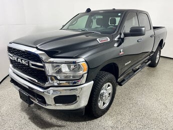 2022 Diamond Black Crystal Pearlcoat Ram 2500 Tradesman D 6.7L Straight 6 Cylinder Engine6.7 4 Door 4X4 Automatic