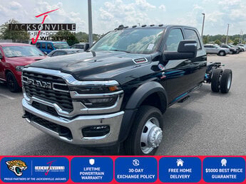 2026 Diamond Black Crystal Pearlcoat Ram 5500 Chassis Cab Tradesman D 6.7L Straight 6 Cylinder Engine6.7 Truck 4X4