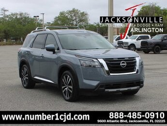 2025 Boulder Gray Pearl Nissan Pathfinder Platinum Automatic FWD 4 Door SUV