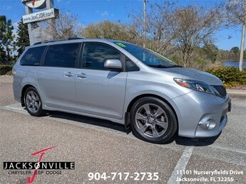 2017 Silver Sky Metallic Toyota Sienna SE Premium FWD Van 3.5L V6 SMPI DOHC Engine 4 Door Automatic