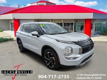 2024 Alloy Silver Metallic Mitsubishi Outlander SE Automatic (CVT) 4 Door SUV