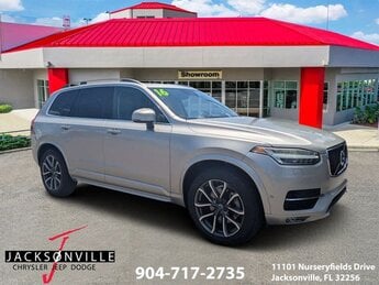 2016 Luminous Sand Metallic Volvo XC90 T6 Momentum 4 Door SUV I4 Supercharged Engine