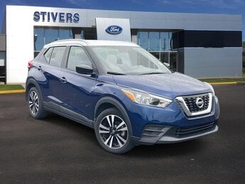 2019 Deep Blue Pearl/Fresh Powder Nissan Kicks SV 1.6L 4-Cylinder DOHC 16V Engine FWD Automatic (CVT) 4 Door SUV