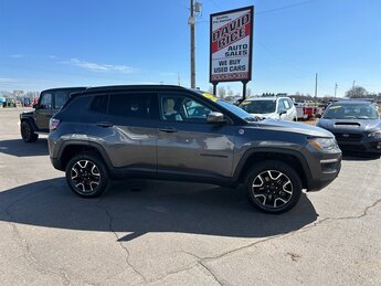 2021 Granite Crystal Metallic Clear Coat Jeep Compass Trailhawk Trailhawk Tigershark 2.4L I4 180hp 175ft. lbs. Engine 4 Door SUV