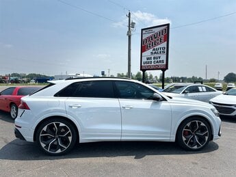 2021 Glacier White Metallic Audi RS Q8 4.0T quattro 134,700 MSRP !! 4.0T quattro 134,700 MSRP !! 4.0L Twin Turbo V8 591hp 590ft. lbs. Engine 4 Door Automatic