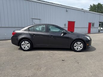 2014 Chevrolet Cruze LS ECOTEC 1.8L I4 SMPI DOHC VVT Engine FWD 4 Door
