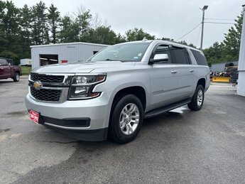 2019 Silver Ice Metallic Chevrolet Suburban LT 4X4 4 Door EcoTec3 5.3L V8 Engine