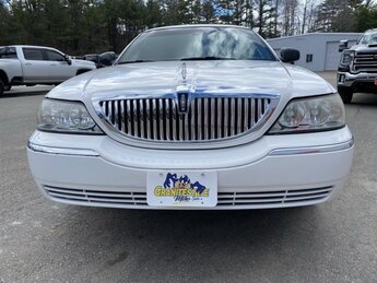 2005 Lincoln Town Car w/Limosine Builders Pkg Car 4.6L V8 SOHC Engine 4 Door