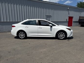 2021 Super White Toyota Corolla LE FWD 4 Door Automatic (CVT) Car 1.8L I4 DOHC 16V Engine