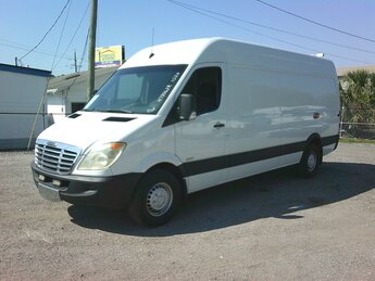 2010 WHITE Freightliner SPRINTER 2500 Automatic Mid-Size