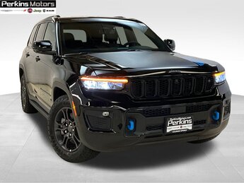 2025 Diamond Black Crystal Pearlcoat Jeep Grand Cherokee 4xe Trailhawk SUV 2.0L I4 DOHC Engine 4 Door Automatic 4X4