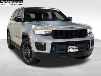2025 Silver Zynith Jeep Grand Cherokee 4xe Trailhawk 4X4 SUV 4 Door 2.0L I4 DOHC Engine