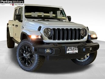 2025 Bright White Clearcoat Jeep Gladiator Nighthawk Automatic 3.6L V6 24V VVT Engine 4X4 4 Door