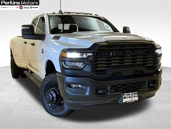 2025 Bright White Clearcoat Ram 3500 Tradesman Truck Automatic 4 Door