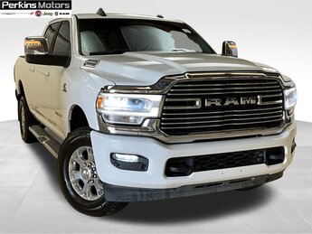 2023 Bright White Clearcoat Ram 2500 Laramie Truck Automatic Cummins 6.7L I6 Turbodiesel Engine 4X4 4 Door