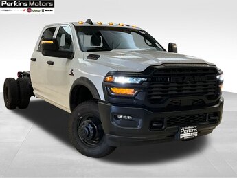 2025 Bright White Clearcoat Ram 3500 Tradesman Automatic 4 Door Chassis Cab Cummins 6.7L I6 Turbodiesel Engine 4X4