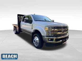2019 White Platinum Metallic Tri-Coat Ford Super Duty F-450 DRW Lariat Power Stroke 6.7L V8 DI 32V OHV Turbodiesel Engine 4 Door Truck 4X4