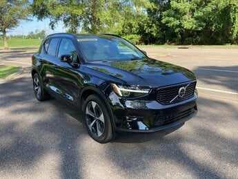 2025 Volvo XC40 B5 Plus Dark Theme Automatic AWD 4 Door