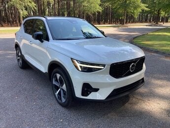 2025 Volvo XC40 B5 Plus Dark Theme Automatic SUV AWD