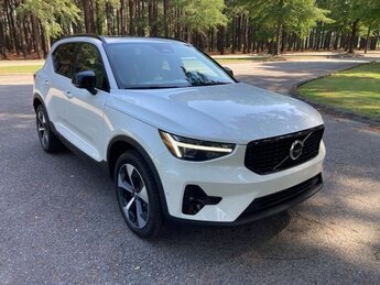 2025 Volvo XC40 B5 Plus Dark Theme Automatic SUV AWD
