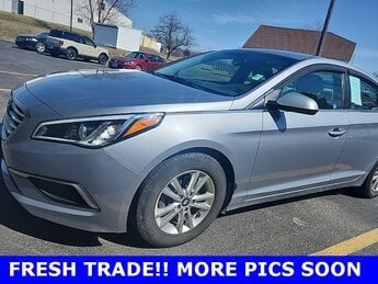 2017 Hyundai Sonata SE Automatic Car 4 Door FWD