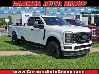 2025 Oxford White Ford Super Duty F-350 SRW XL 7.3L V-8 DEVCT variable valve control, regular unleaded, engine with 430HP 4 Door 4X4 Automatic