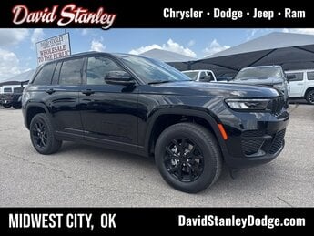 2025 Diamond Black Crystal Pearlcoat Jeep Grand Cherokee Altitude 4 Door RWD Automatic SUV