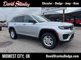 2025 Silver Zynith Jeep Grand Cherokee Laredo Automatic RWD 3.6L V6 24V VVT Engine SUV 4 Door