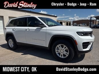 2025 Jeep Grand Cherokee Laredo Automatic 4X4 4 Door 3.6L V6 24V VVT Engine SUV