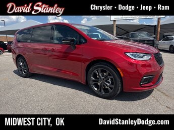 2026 Red Hot Pearlcoat Chrysler Pacifica Select Automatic FWD 3.6L V6 Engine 4 Door Van