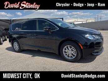 2026 Diamond Black Crystal Pearlcoat Chrysler Voyager LX FWD Automatic Van