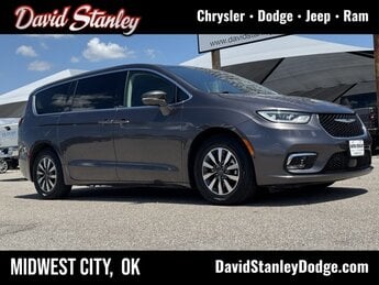 2022 Granite Crystal Metallic Clearcoat Chrysler Pacifica Hybrid Touring L Automatic (CVT) Van 3.6L V6 Engine 4 Door