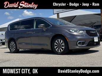 2022 Granite Crystal Metallic Clearcoat Chrysler Pacifica Hybrid Touring L 3.6L V6 Engine FWD Van