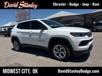 2025 Bright White Clearcoat Jeep Compass Latitude SUV 4 Door 4X4