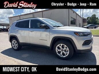 2025 Silver Zynith Metallic Clearcoat Jeep Compass Latitude Automatic 4 Door SUV 2.0L I4 DOHC Engine 4X4