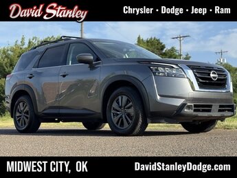 2022 Nissan Pathfinder SV SUV Automatic V6 Engine 4X4 4 Door