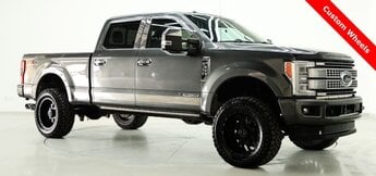 2018 Magnetic Metallic Ford Super Duty F-350 SRW Platinum Truck 4X4 4 Door Automatic