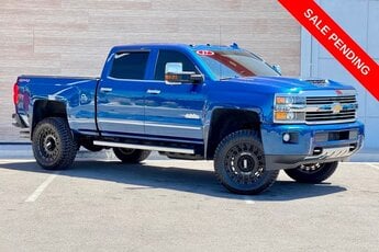 2017 Deep Ocean Blue Metallic Chevrolet Silverado 2500HD High Country Duramax 6.6L V8 Turbodiesel Engine Truck 4 Door Automatic 4X4