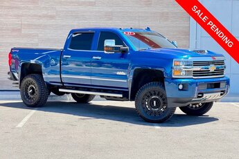 2017 Deep Ocean Blue Metallic Chevrolet Silverado 2500HD High Country Duramax 6.6L V8 Turbodiesel Engine Automatic Truck