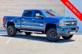 2017 Deep Ocean Blue Metallic Chevrolet Silverado 2500HD High Country Duramax 6.6L V8 Turbodiesel Engine 4X4 Truck 4 Door