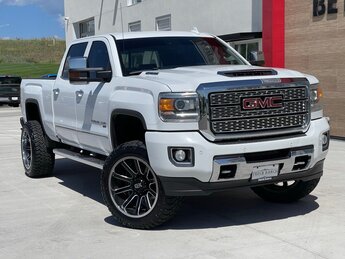 2018 Summit White GMC Sierra 2500HD Denali Truck Duramax 6.6L V8 Turbodiesel Engine 4 Door 4X4