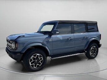 2025 Azure Gray Metallic Tri-Coat Ford Bronco Outer Banks 4X4 Automatic Intercooled Turbo Regular Unleaded I-4 2.3 L/140 Engine