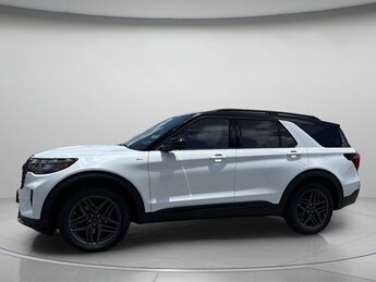 2025 Star White Metallic Tri-Coat Ford Explorer ST-Line Intercooled Turbo Premium Unleaded I-4 2.3 L/140 Engine Automatic SUV 4 Door
