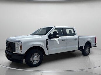 2025 Oxford White Ford Super Duty F-250 SRW XL Truck Automatic RWD Regular Unleaded V-8 6.8 L/415 Engine 4 Door