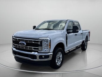 2025 Oxford White Ford Super Duty F-250 SRW XLT Crew Cab Pickup Regular Unleaded V-8 7.3 L Engine Automatic 4 Door Truck 4X4