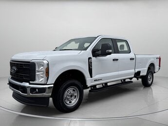 2025 Ford Super Duty F-250 SRW XL Crew Cab Pickup 4 Door 4X4 Intercooled Turbo Diesel V-8 6.7 L/406 Engine Automatic