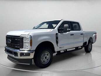 2025 Oxford White Ford Super Duty F-250 SRW XL Crew Cab Pickup Automatic Intercooled Turbo Diesel V-8 6.7 L/406 Engine Truck