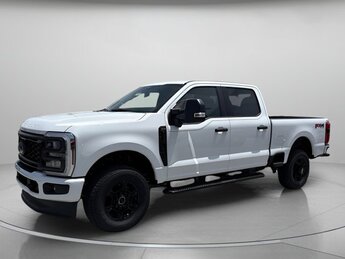 2025 Ford Super Duty F-250 SRW XL Automatic Regular Unleaded V-8 6.8 L/415 Engine Truck 4 Door