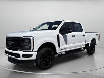 2025 Oxford White Ford Super Duty F-350 SRW XL Crew Cab Pickup 4X4 Truck Intercooled Turbo Diesel V-8 6.7 L/406 Engine