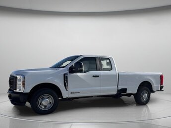 2025 Oxford White Ford Super Duty F-250 SRW XL RWD 4 Door Intercooled Turbo Diesel V-8 6.7 L/406 Engine Automatic Truck